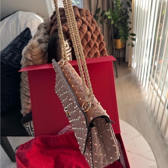 Authentic Valentino Garavani Large Quilted Studded Shoulder Bag - Picture 6 of 16